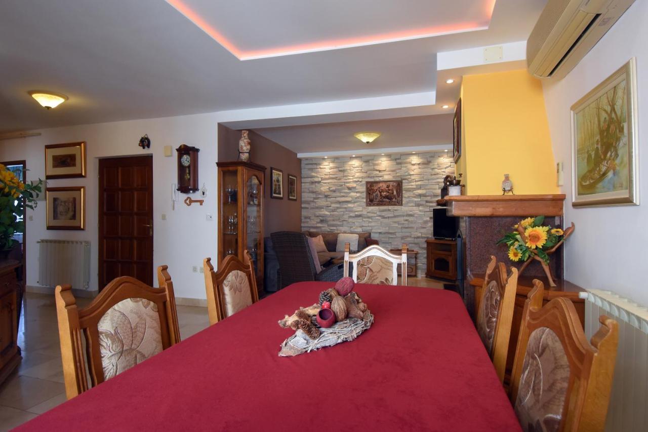 Gallery Premium 99 Near Ammphiteatre With Garage 5 Days And More Gratis Apartment Pula Ngoại thất bức ảnh