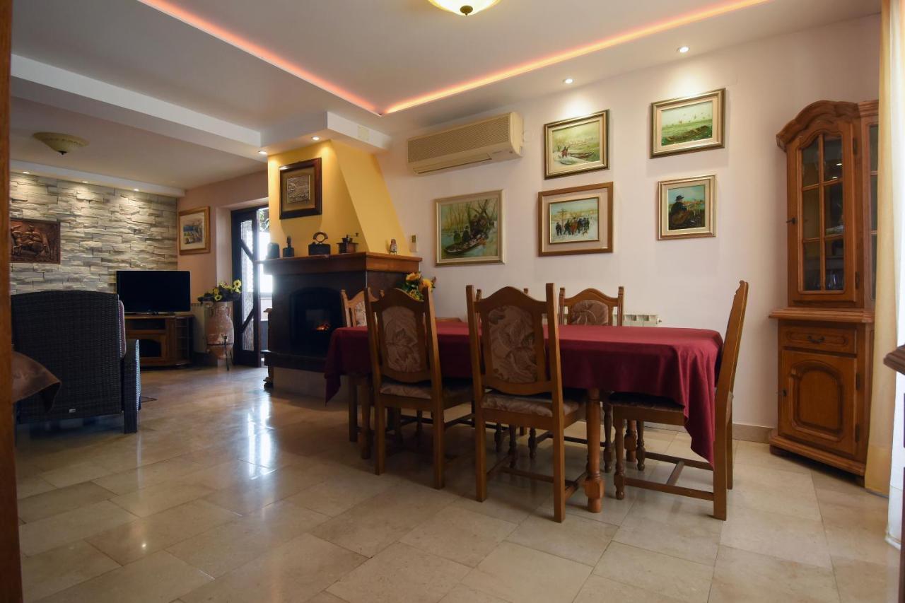 Gallery Premium 99 Near Ammphiteatre With Garage 5 Days And More Gratis Apartment Pula Ngoại thất bức ảnh
